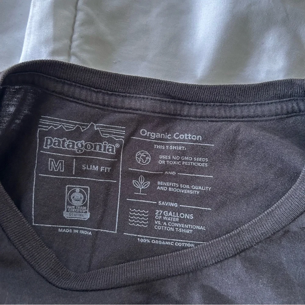 Patagonia Men's Black Short Sleeve T shirt slim fit organic - Picture 2 of 6